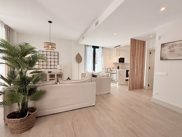 3 sypialnia Dom szeregowy na sprzedaż w Miasto Málaga z basenem - 1 750 000 € (Ref: 9396248)