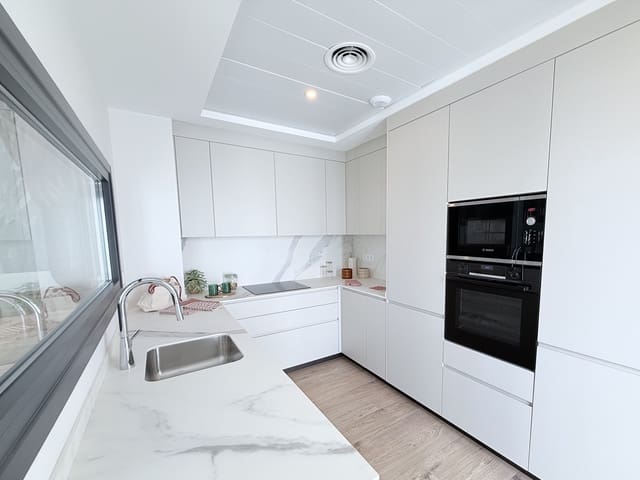 3 sypialnia Dom blizniak na sprzedaż w Miasto Málaga z basenem - 1 650 000 € (Ref: 9396252)