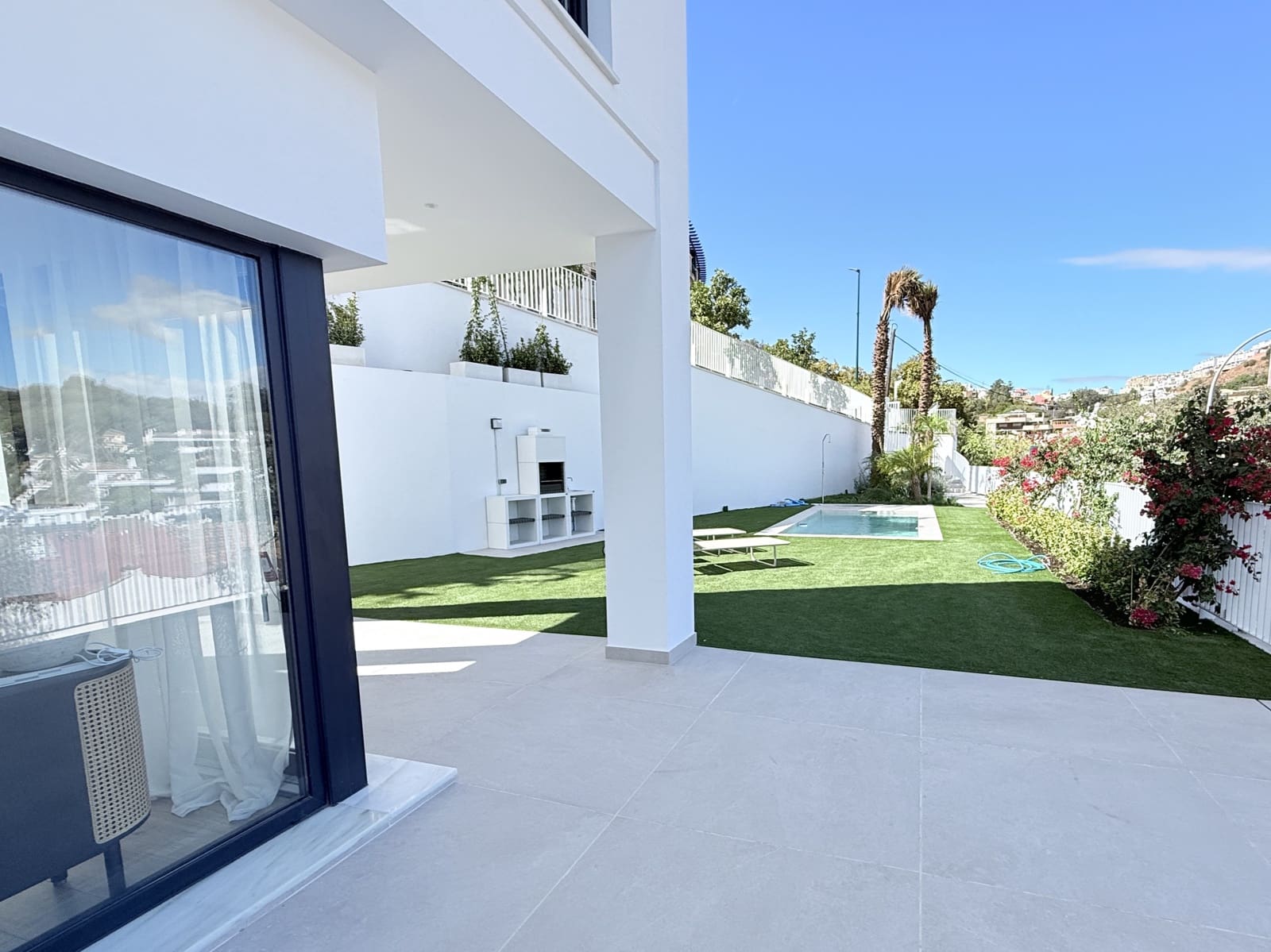 3 sypialnia Dom blizniak na sprzedaż w Miasto Malaga z basenem - 1 650 000 € (Ref: 9396252)