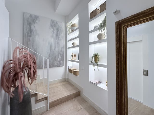 3 sypialnia Dom blizniak na sprzedaż w Miasto Málaga z basenem - 1 650 000 € (Ref: 9396252)