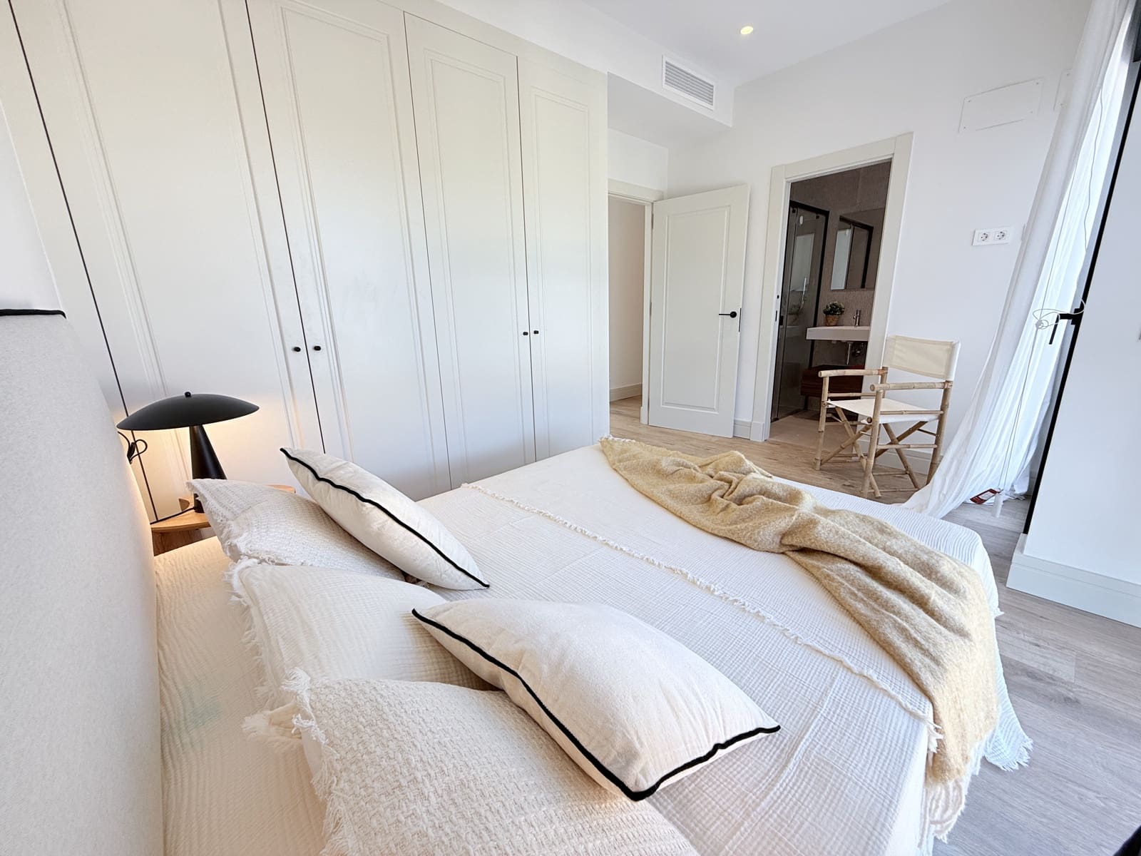 3 sypialnia Dom blizniak na sprzedaż w Miasto Malaga z basenem - 1 650 000 € (Ref: 9396252)