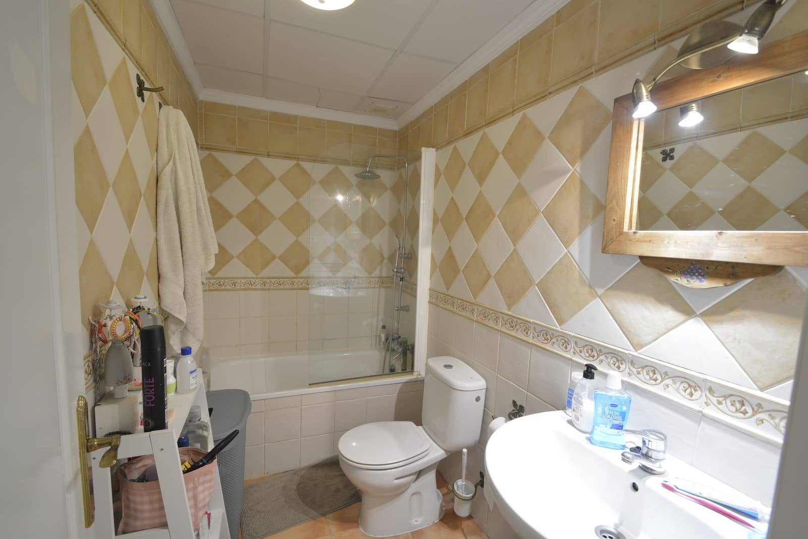 2 bedroom Apartment for sale in Elviria with pool - € 385,000 (Ref: 9411208)