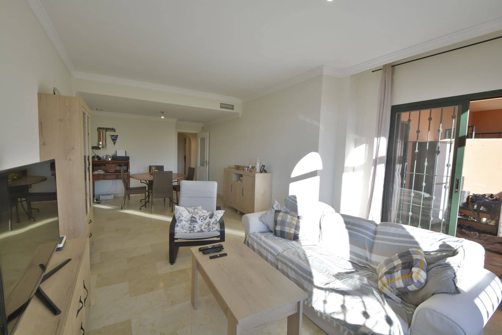 2 sypialnia Apartament na sprzedaż w Elviria z basenem garażem - 385 000 € (Ref: 9411208)