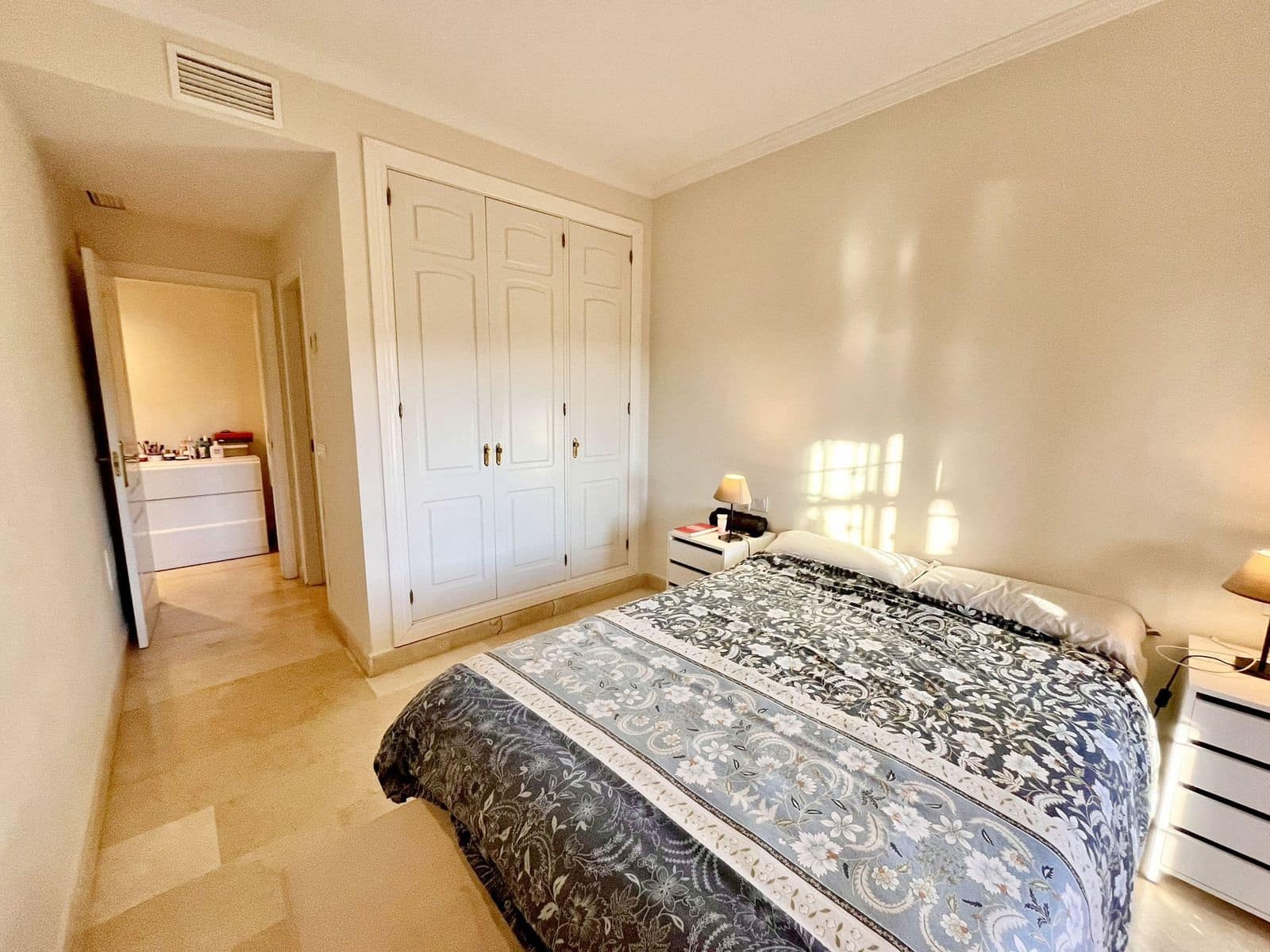 2 sypialnia Apartament na sprzedaż w Elviria z basenem garażem - 385 000 € (Ref: 9411208)