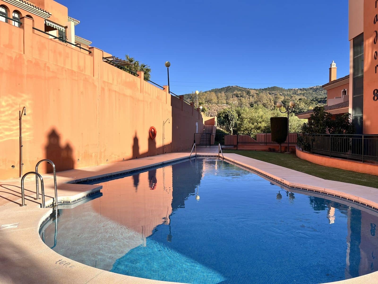 2 sypialnia Apartament na sprzedaż w Elviria z basenem garażem - 385 000 € (Ref: 9411208)