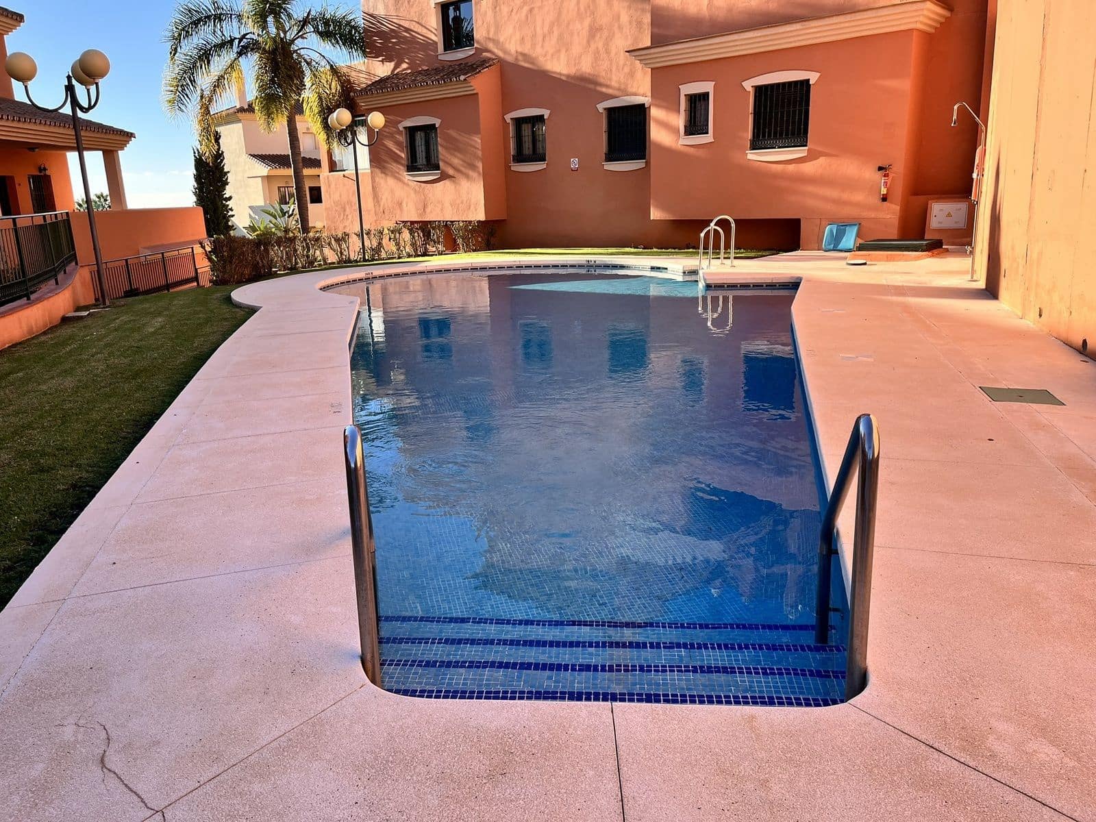 2 sypialnia Apartament na sprzedaż w Elviria z basenem garażem - 385 000 € (Ref: 9411208)
