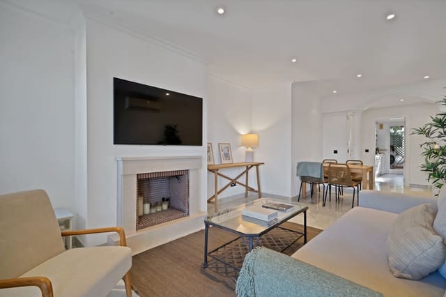 Apartamento de 2 habitaciones en Nueva Andalucia, Marbella en venta con piscina - 472.000 € (Ref: 9414305)