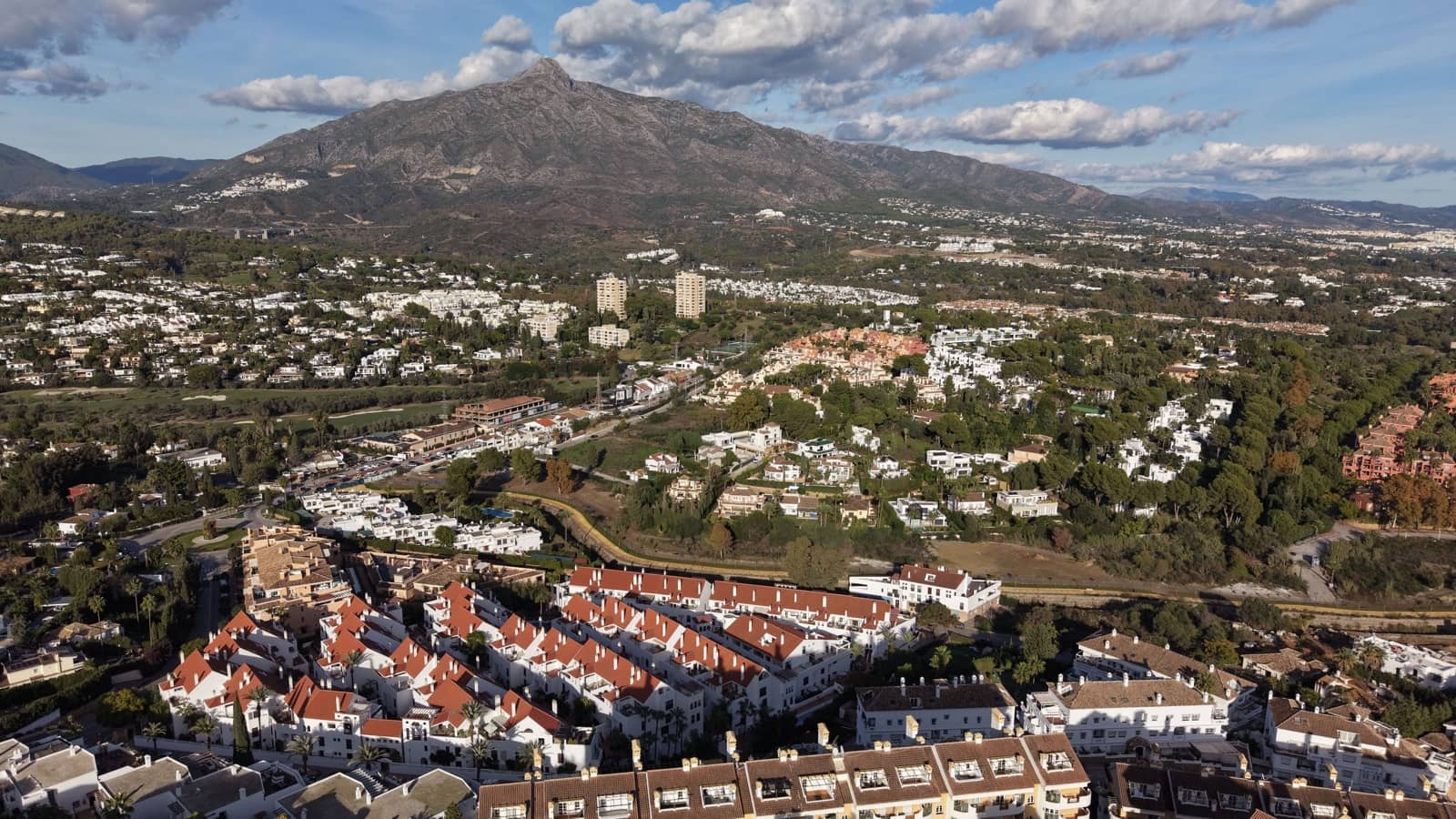 Apartamento de 2 habitaciones en Nueva Andalucia en venta con piscina - 472.000 € (Ref: 9414305)