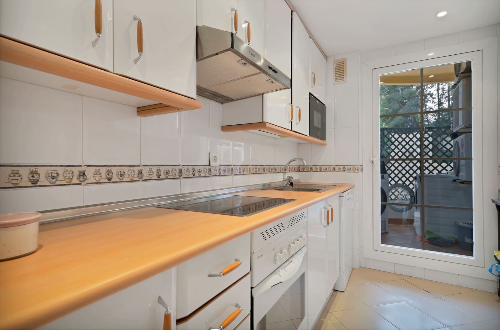 Apartamento de 2 habitaciones en Nueva Andalucia en venta con piscina - 472.000 € (Ref: 9414305)