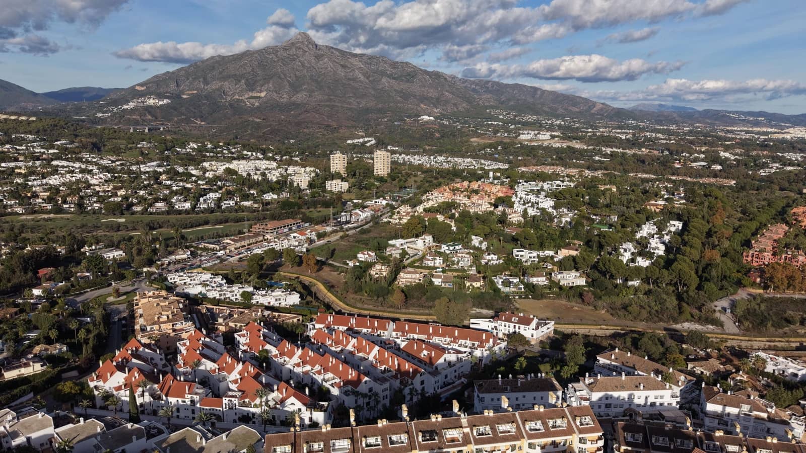 2 quarto Apartamento para venda em Nueva Andalucia com piscina - 472 000 € (Ref: 9414305)