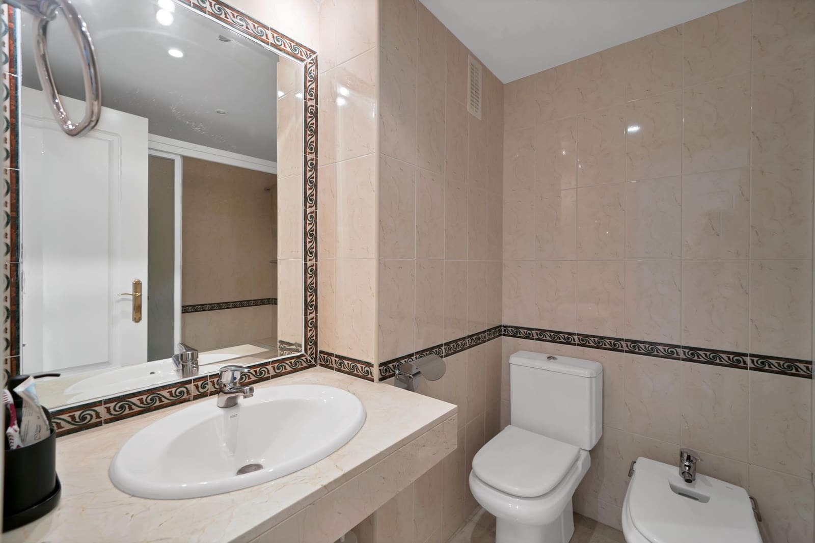 2 quarto Apartamento para venda em Nueva Andalucia com piscina - 472 000 € (Ref: 9414305)