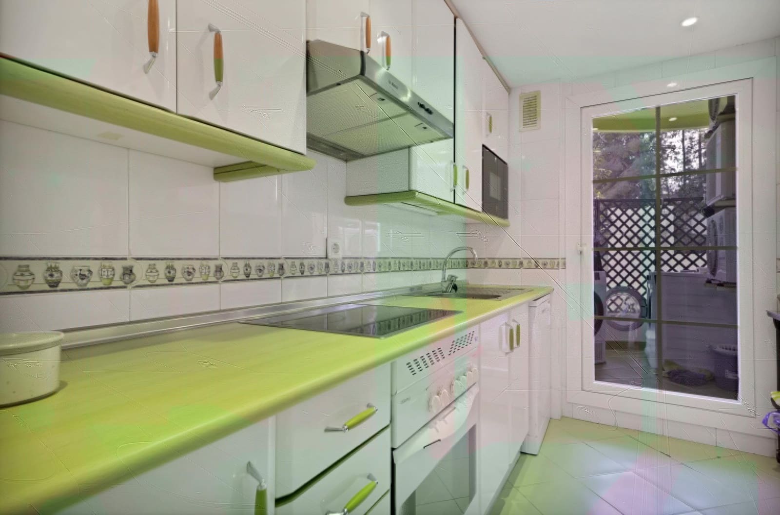 2 quarto Apartamento para venda em Nueva Andalucia com piscina - 472 000 € (Ref: 9414305)