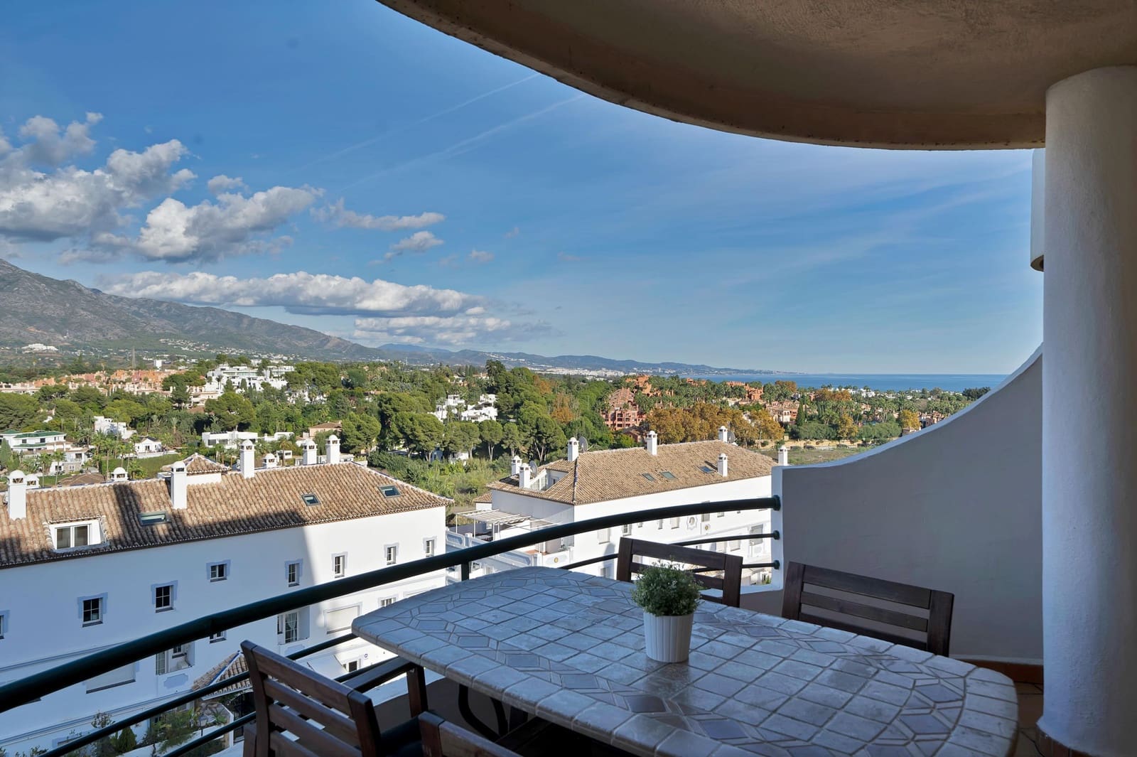 2 quarto Apartamento para venda em Nueva Andalucia com piscina - 472 000 € (Ref: 9414305)
