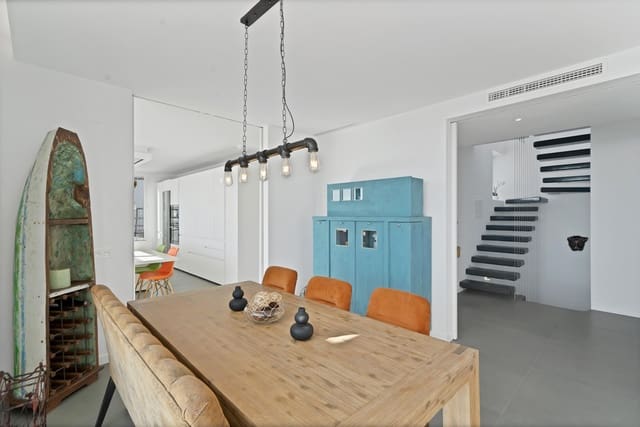 6 slaapkamer Villa te koop in Cerrado de Calderon, Málaga stad met zwembad - € 1.900.000 (Ref: 9422306)