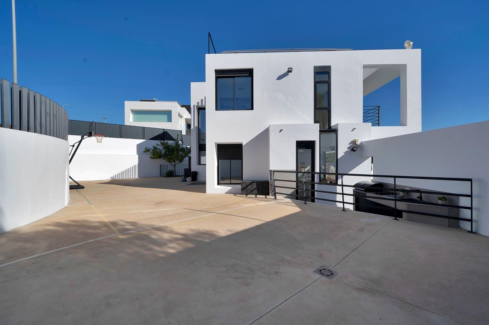 6 Zimmer Villa zu verkaufen in Malaga Stadt mit Pool - 1.870.000 € (Ref: 9422306)