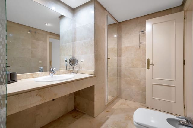 2 bedroom Apartment for sale in Marbella with pool - € 575,000 (Ref: 9431721)