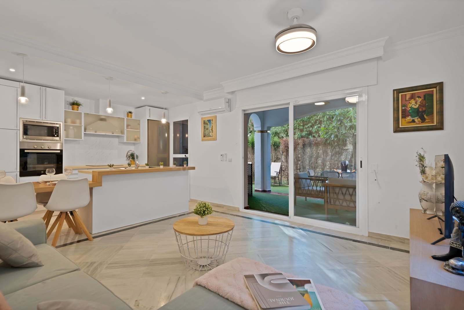 2 bedroom Apartment for sale in Marbella with pool - € 575,000 (Ref: 9431721)