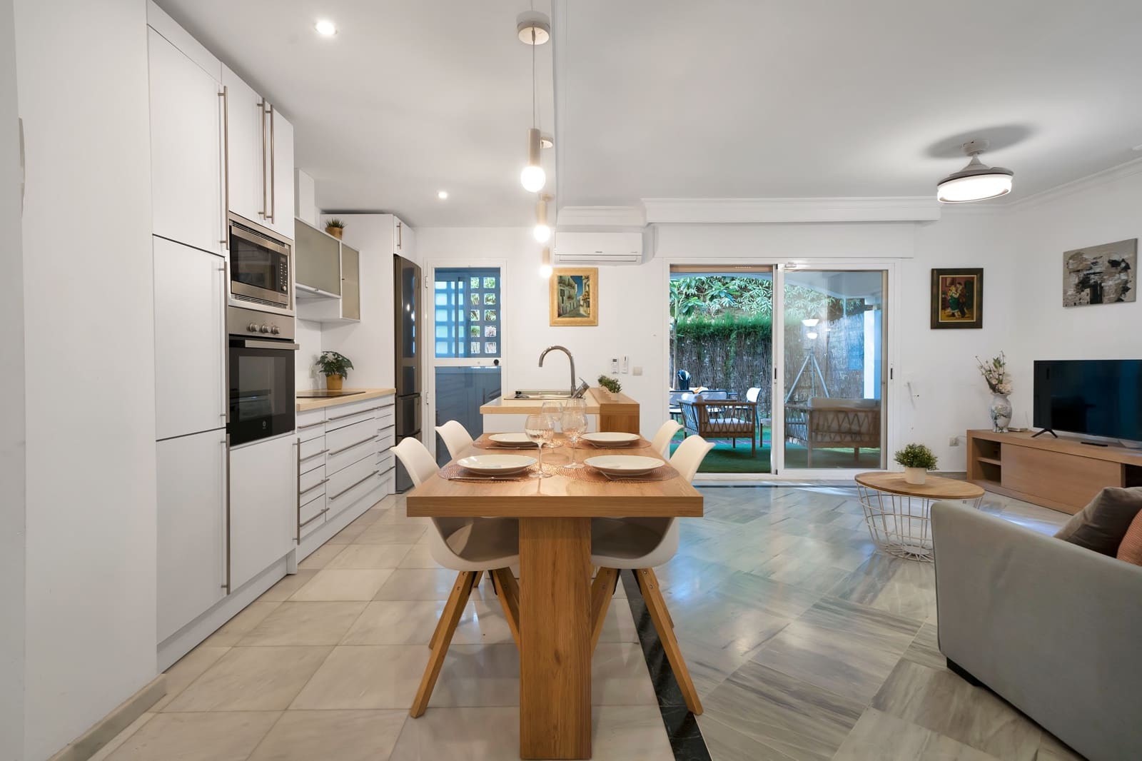 2 bedroom Apartment for sale in Marbella with pool - € 575,000 (Ref: 9431721)