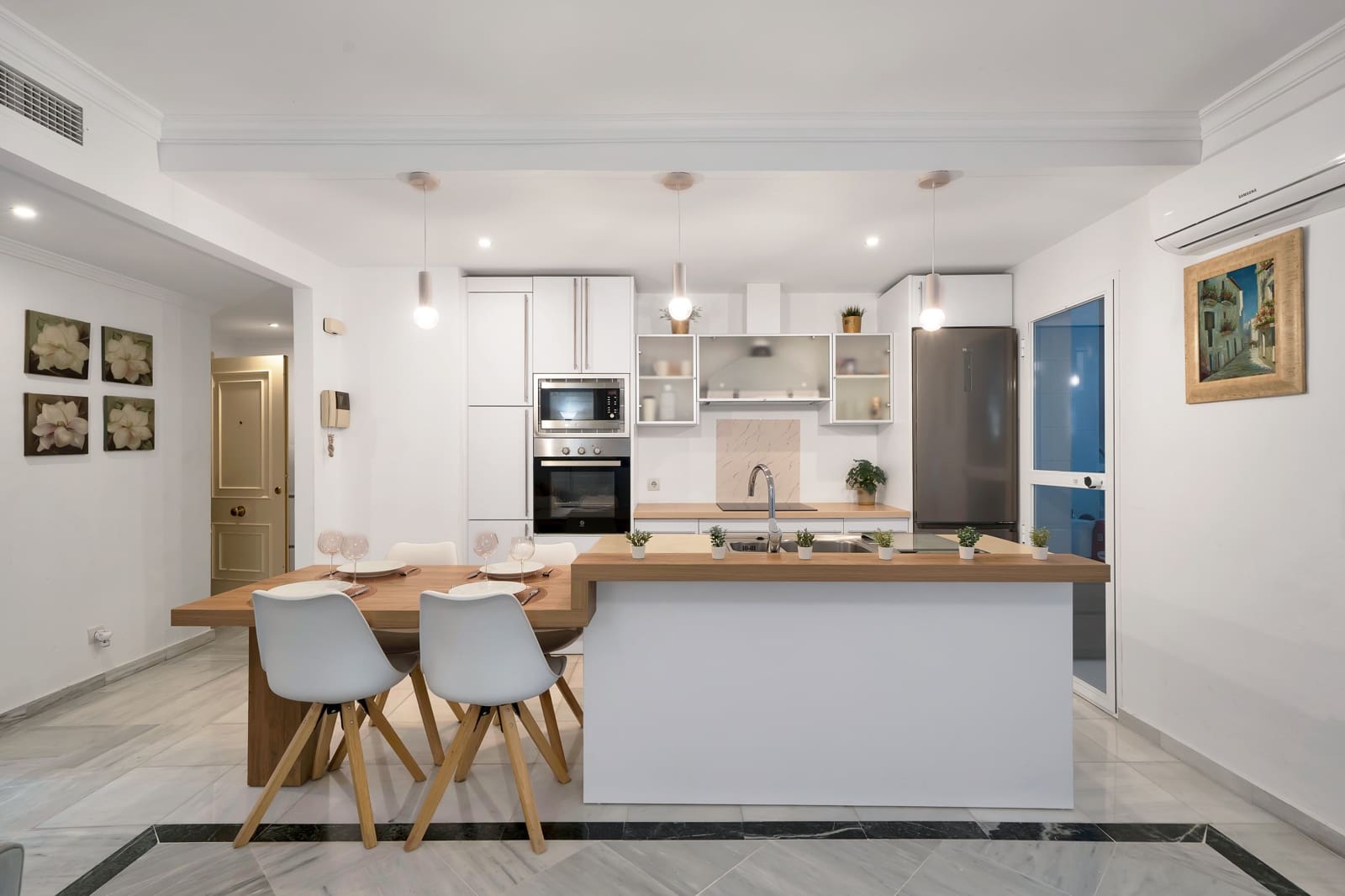 2 bedroom Apartment for sale in Marbella with pool - € 575,000 (Ref: 9431721)