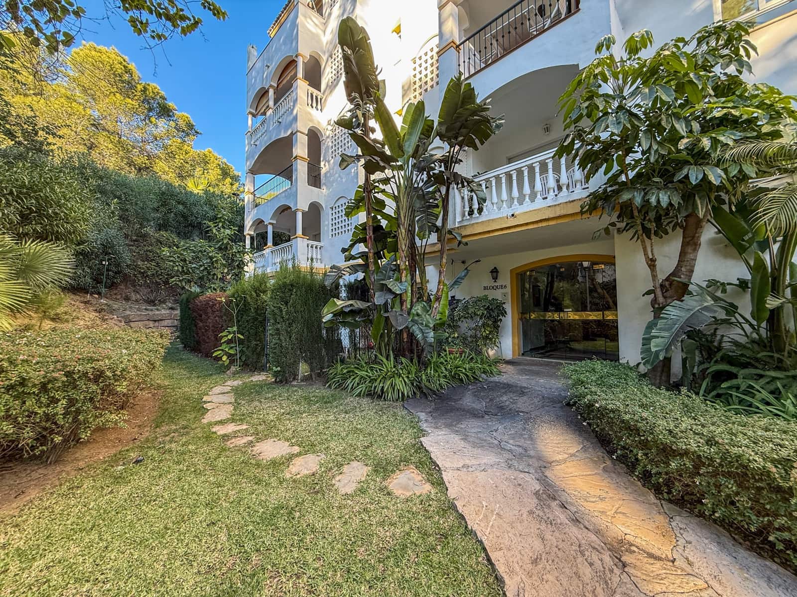 2 bedroom Apartment for sale in Marbella with pool - € 575,000 (Ref: 9431721)