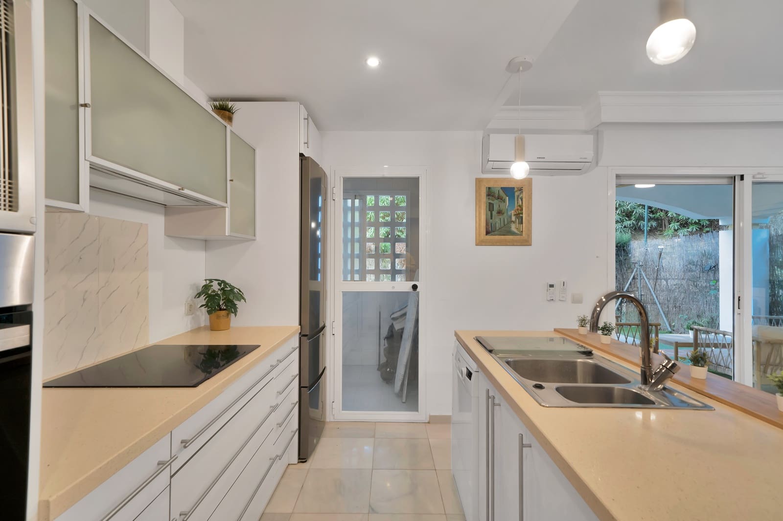 2 bedroom Apartment for sale in Marbella with pool - € 575,000 (Ref: 9431721)