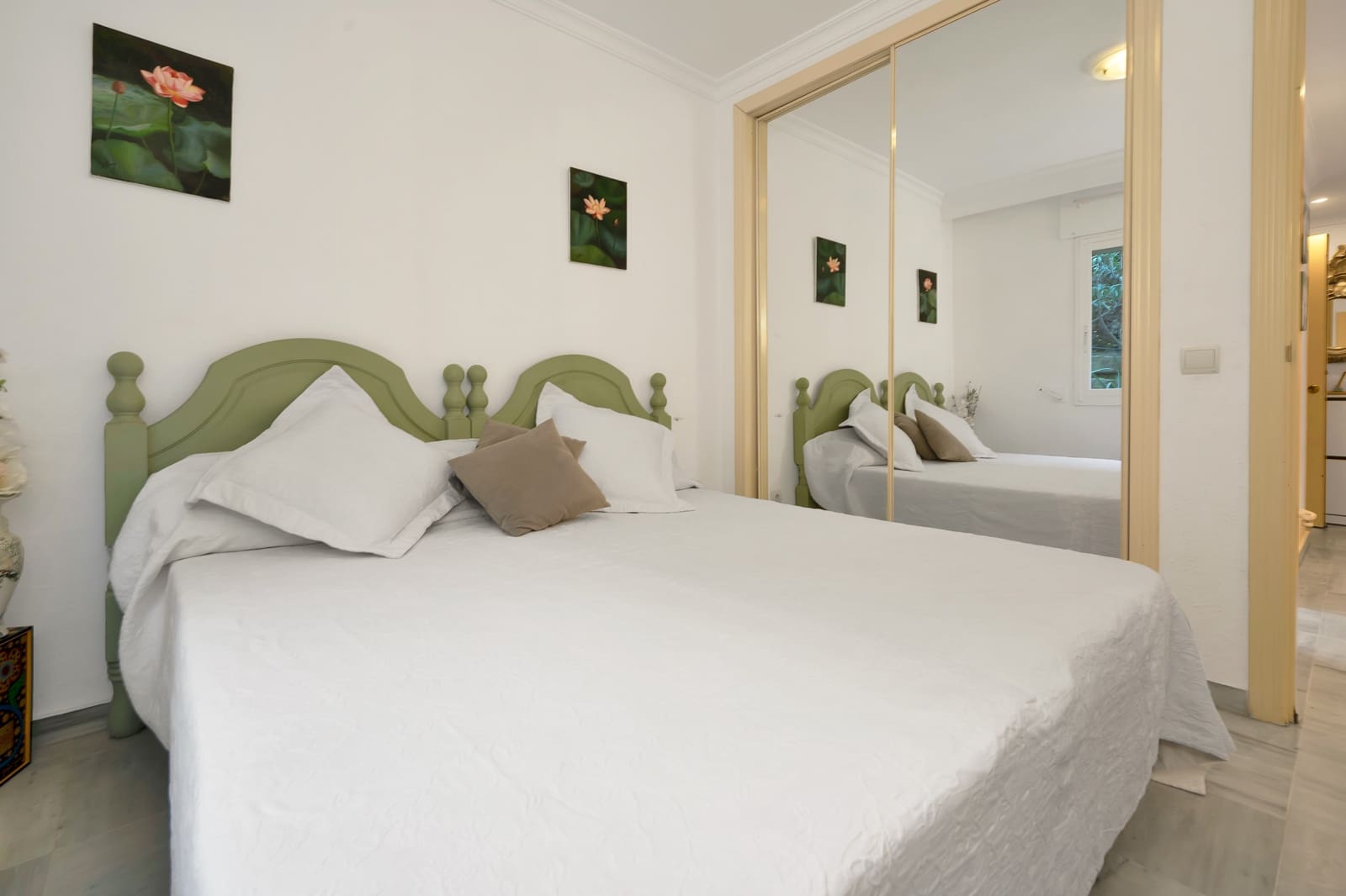 2 bedroom Apartment for sale in Marbella with pool - € 575,000 (Ref: 9431721)