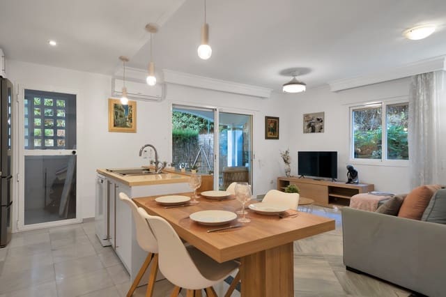 2 bedroom Apartment for sale in Marbella with pool - € 575,000 (Ref: 9431721)