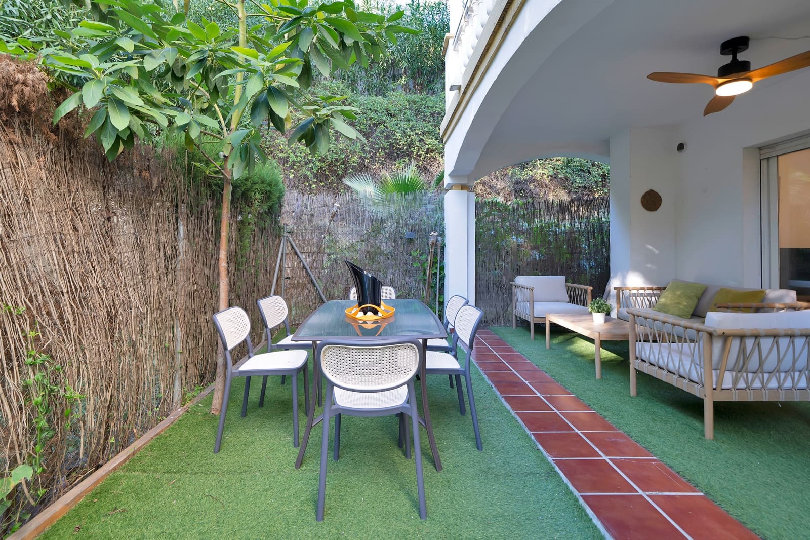 2 bedroom Apartment for sale in Marbella with pool - € 575,000 (Ref: 9431721)