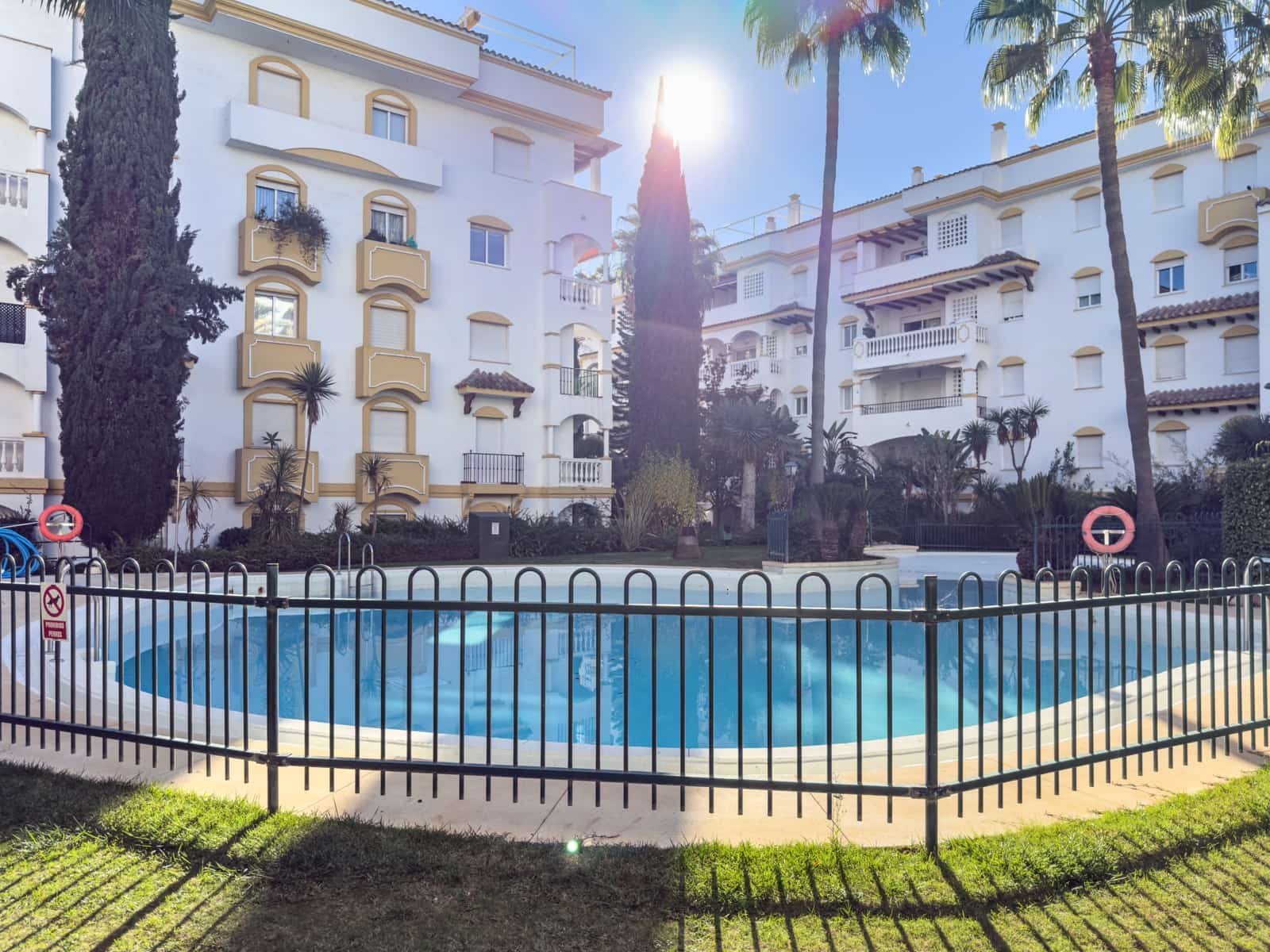 2 bedroom Apartment for sale in Marbella with pool - € 575,000 (Ref: 9431721)