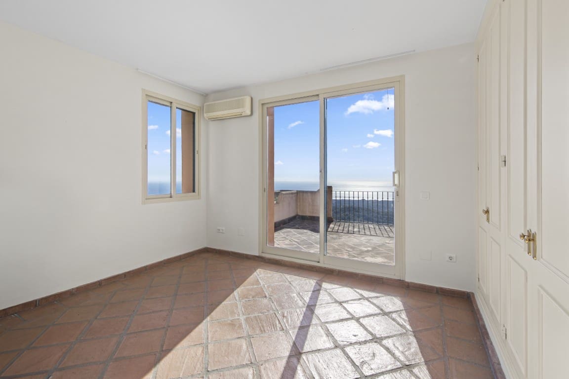 Chalet de 5 habitaciones en La Mairena en venta con piscina - 1.450.000 € (Ref: 9436108)