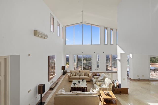 Chalet de 5 habitaciones en La Mairena, Ojen en venta con piscina - 1.450.000 € (Ref: 9436108)