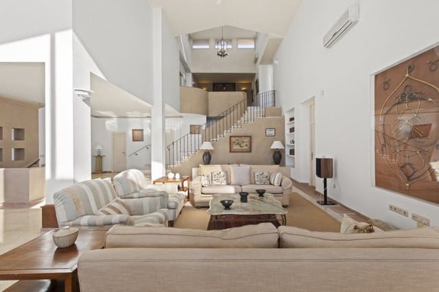 5 bedroom Villa for sale in La Mairena, Ojen with pool - € 1,450,000 (Ref: 9436108)