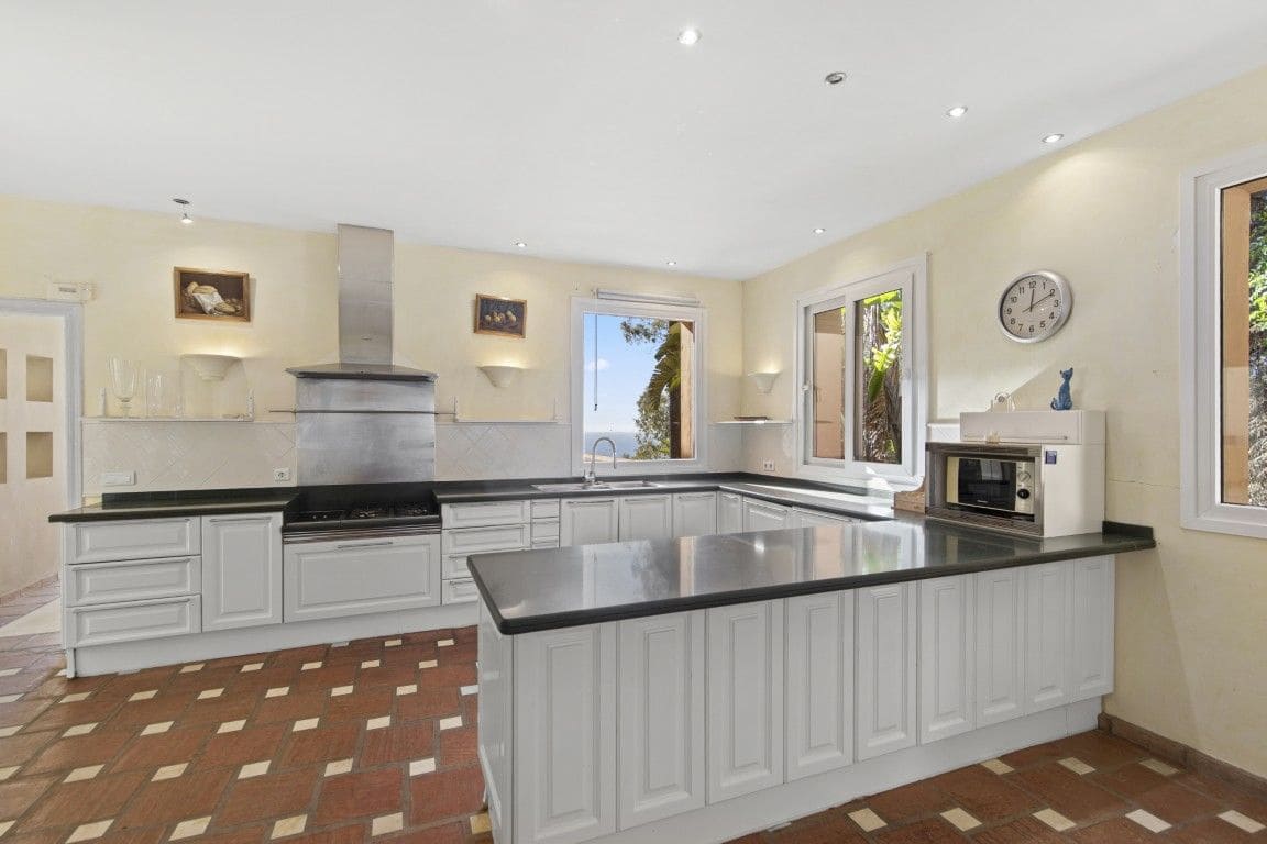 5 bedroom Villa for sale in La Mairena with pool - € 1,450,000 (Ref: 9436108)