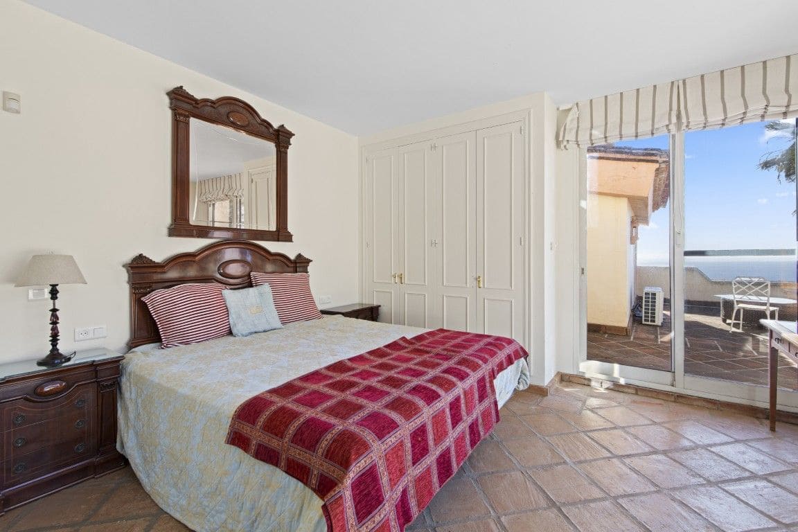 5 bedroom Villa for sale in La Mairena with pool - € 1,450,000 (Ref: 9436108)