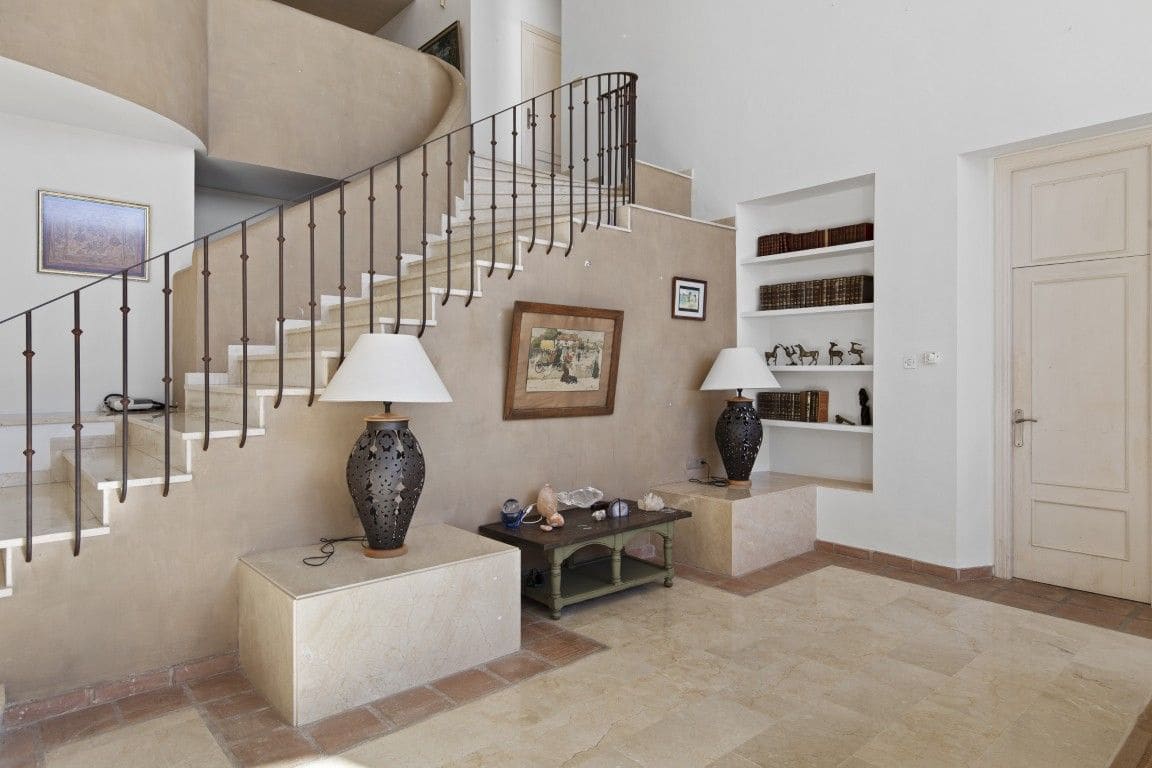 5 bedroom Villa for sale in La Mairena with pool - € 1,450,000 (Ref: 9436108)