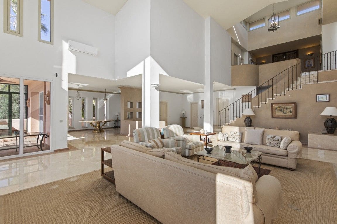 5 bedroom Villa for sale in La Mairena with pool - € 1,450,000 (Ref: 9436108)