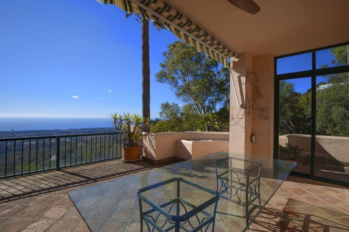 5 bedroom Villa for sale in La Mairena with pool - € 1,450,000 (Ref: 9436108)