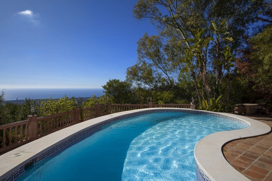 5 bedroom Villa for sale in La Mairena with pool - € 1,450,000 (Ref: 9436108)