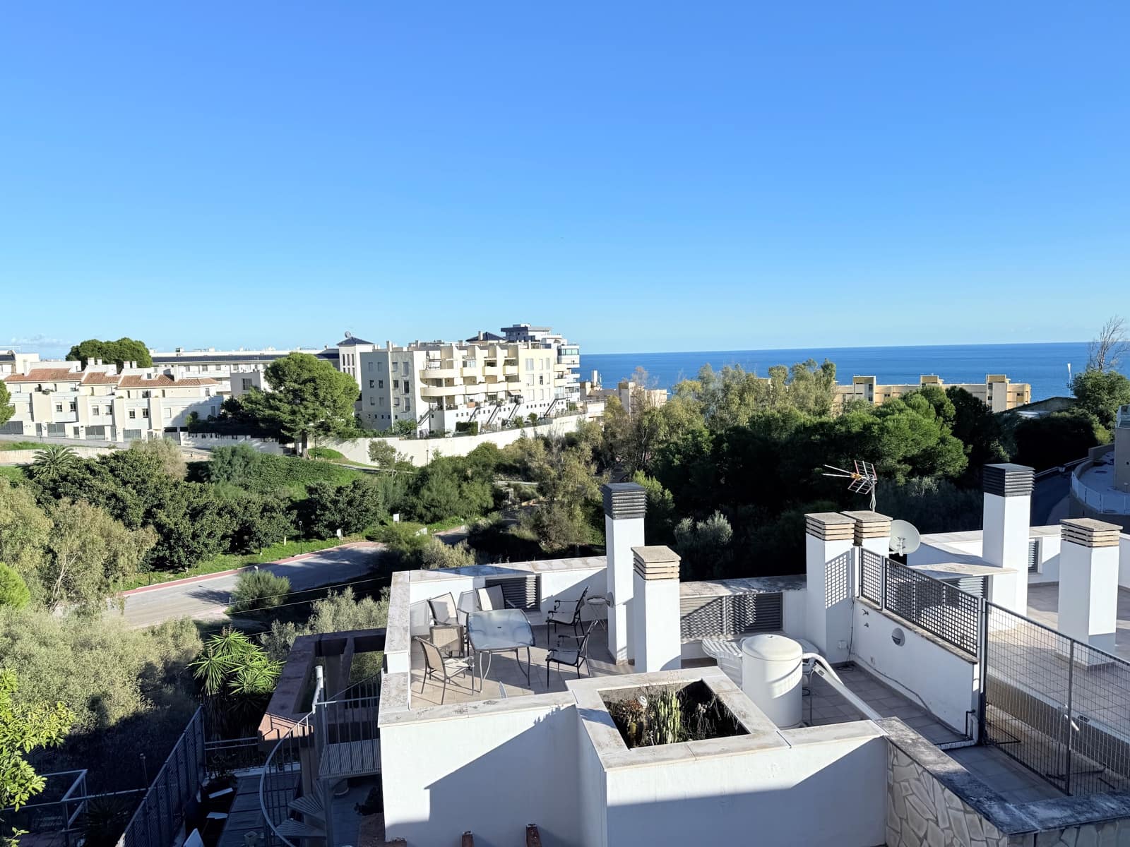 Adosado de 3 habitaciones en Fuengirola en venta con piscina - 495.000 € (Ref: 9440257)