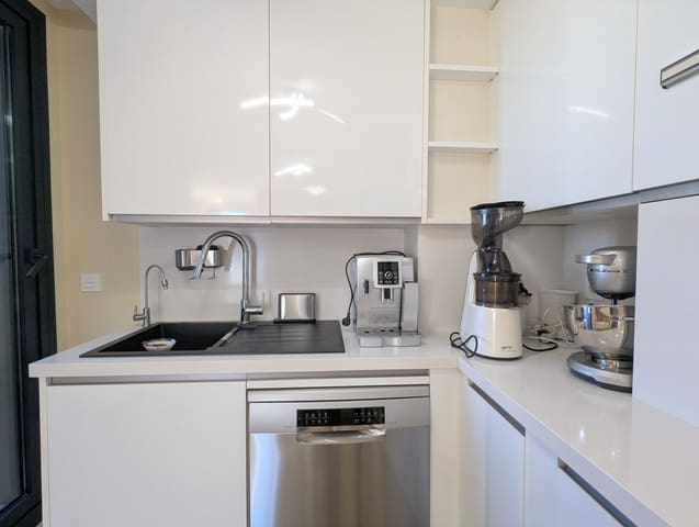 3 bedroom Penthouse for sale in Estepona - € 580,000 (Ref: 9446625)