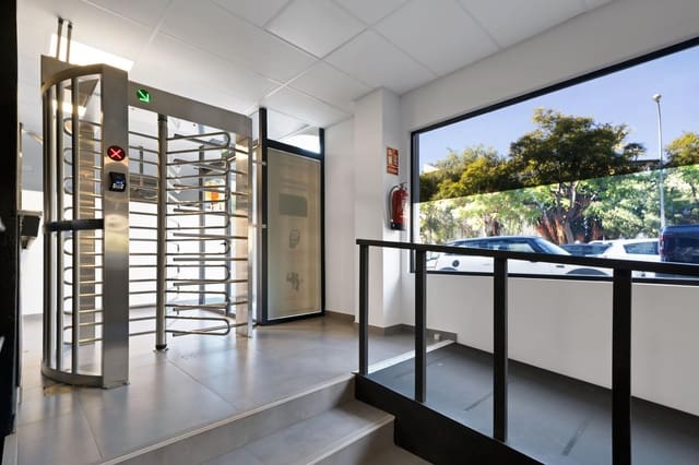 Virksomhed til leje i Nueva Andalucia, Marbella - € 3.600 (Ref: 9450464)