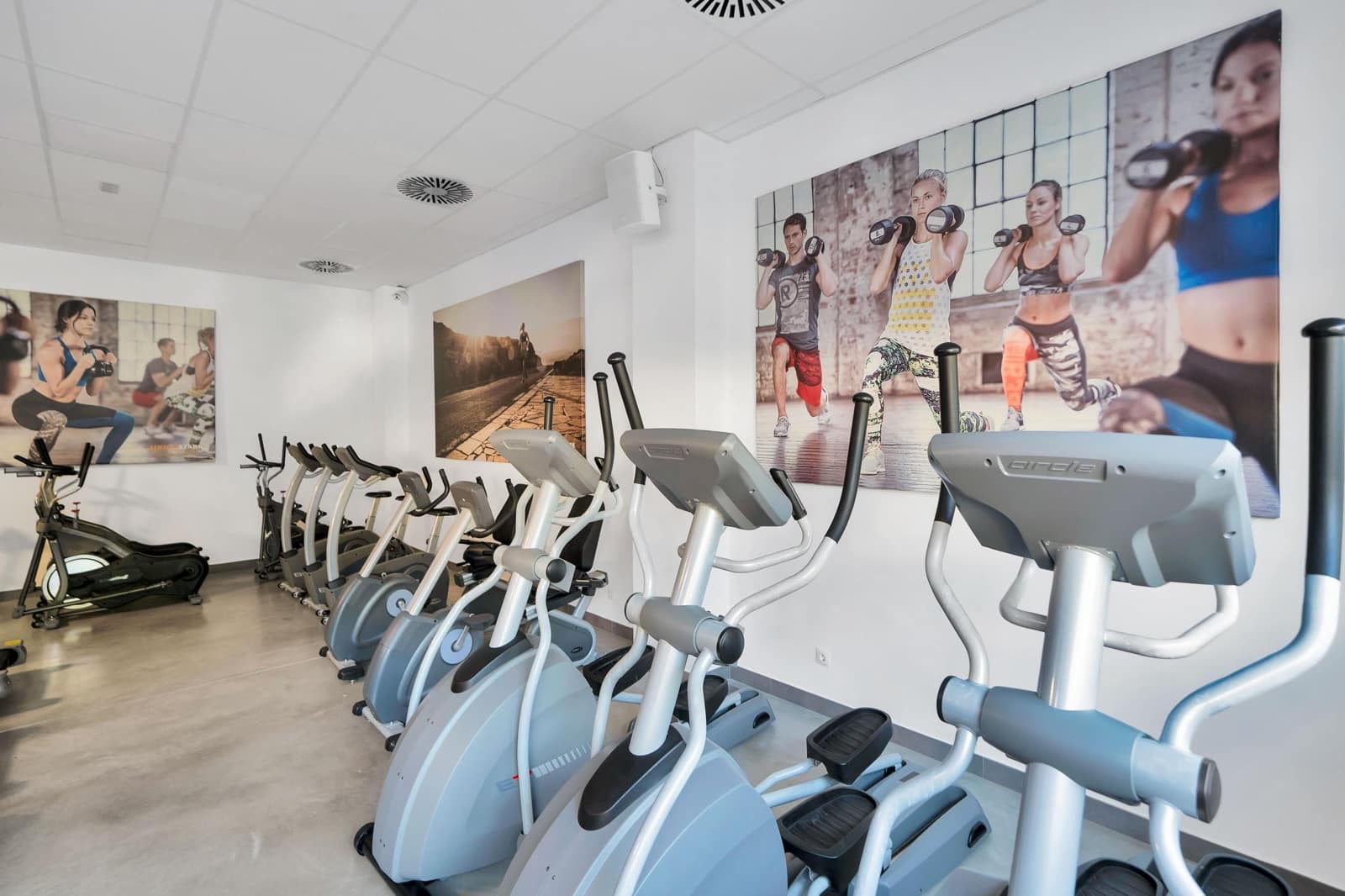 Business for rent in Marbella - € 3,600 (Ref: 9450464)