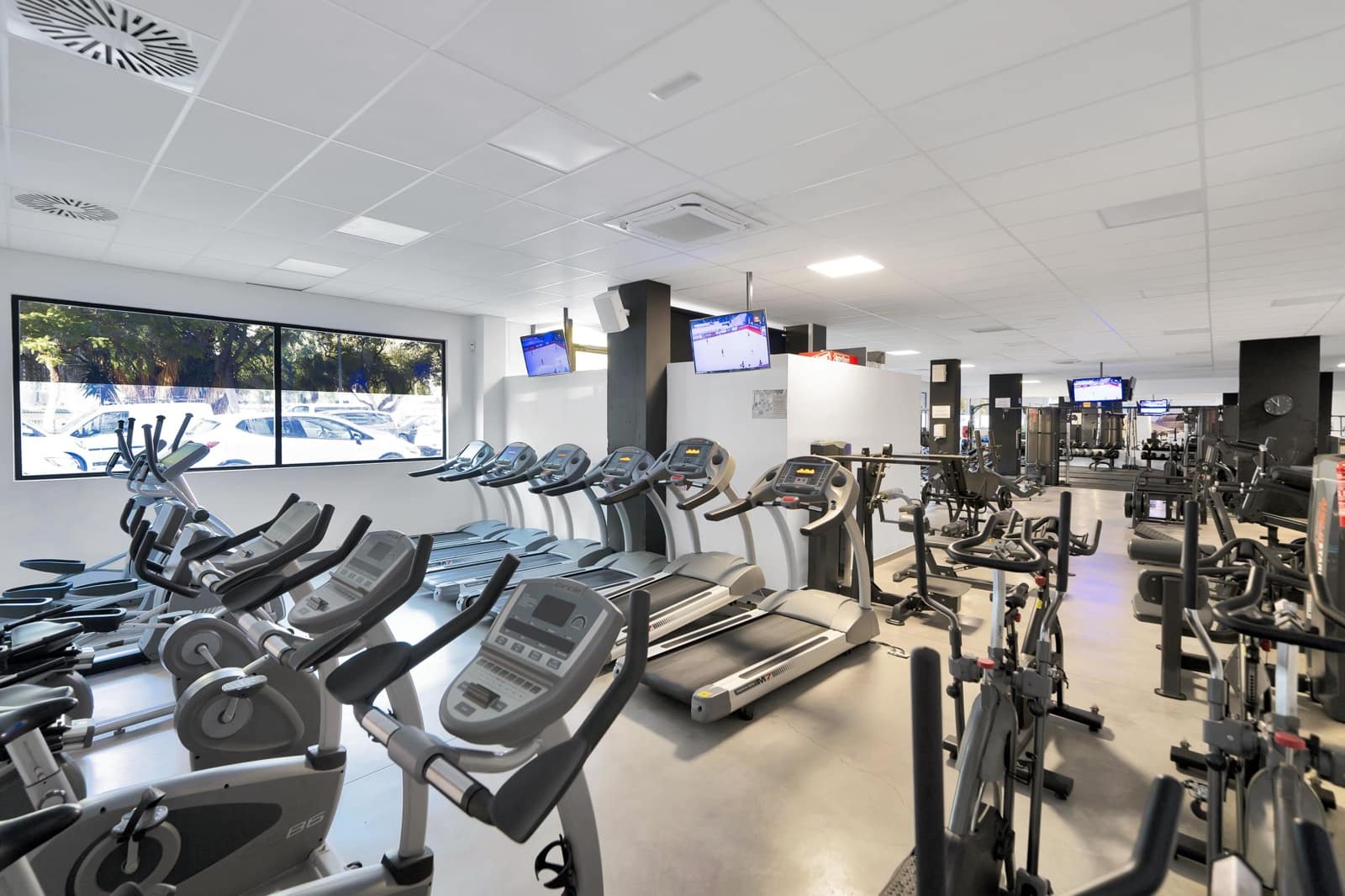 Business for rent in Marbella - € 3,600 (Ref: 9450464)