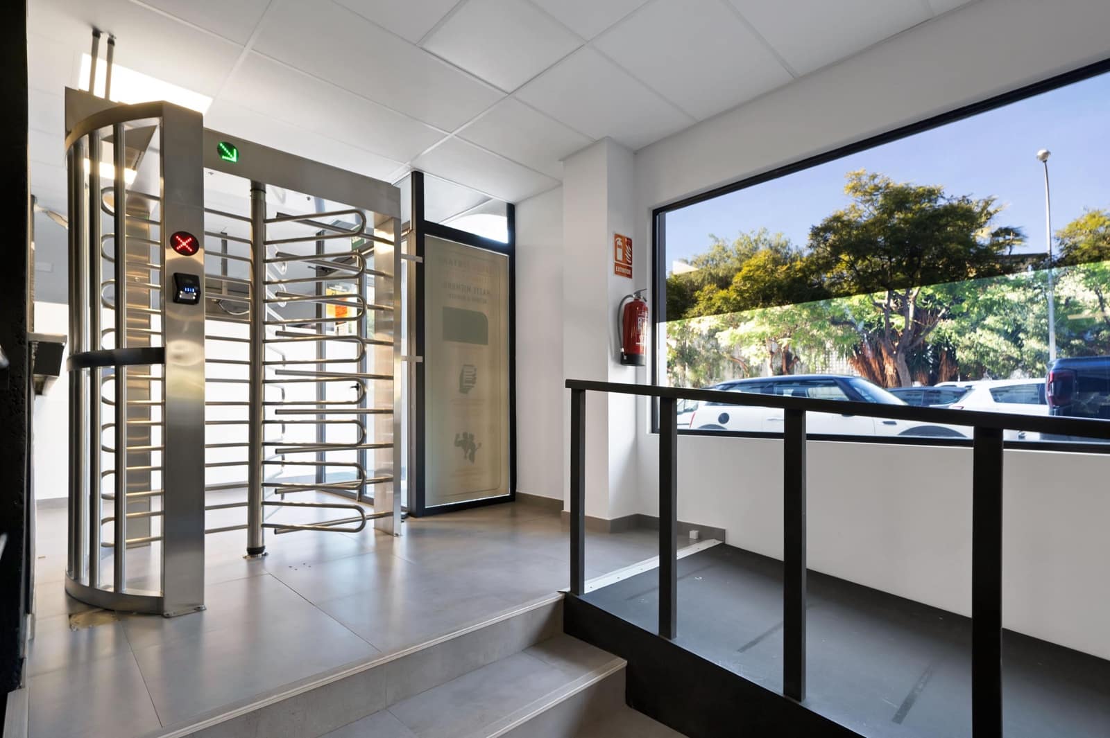 Business for rent in Marbella - € 3,600 (Ref: 9450464)