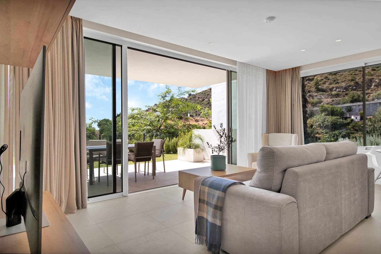 2 soveværelse Lejlighed til salg i Ojen med swimmingpool - € 719.000 (Ref: 9450465)