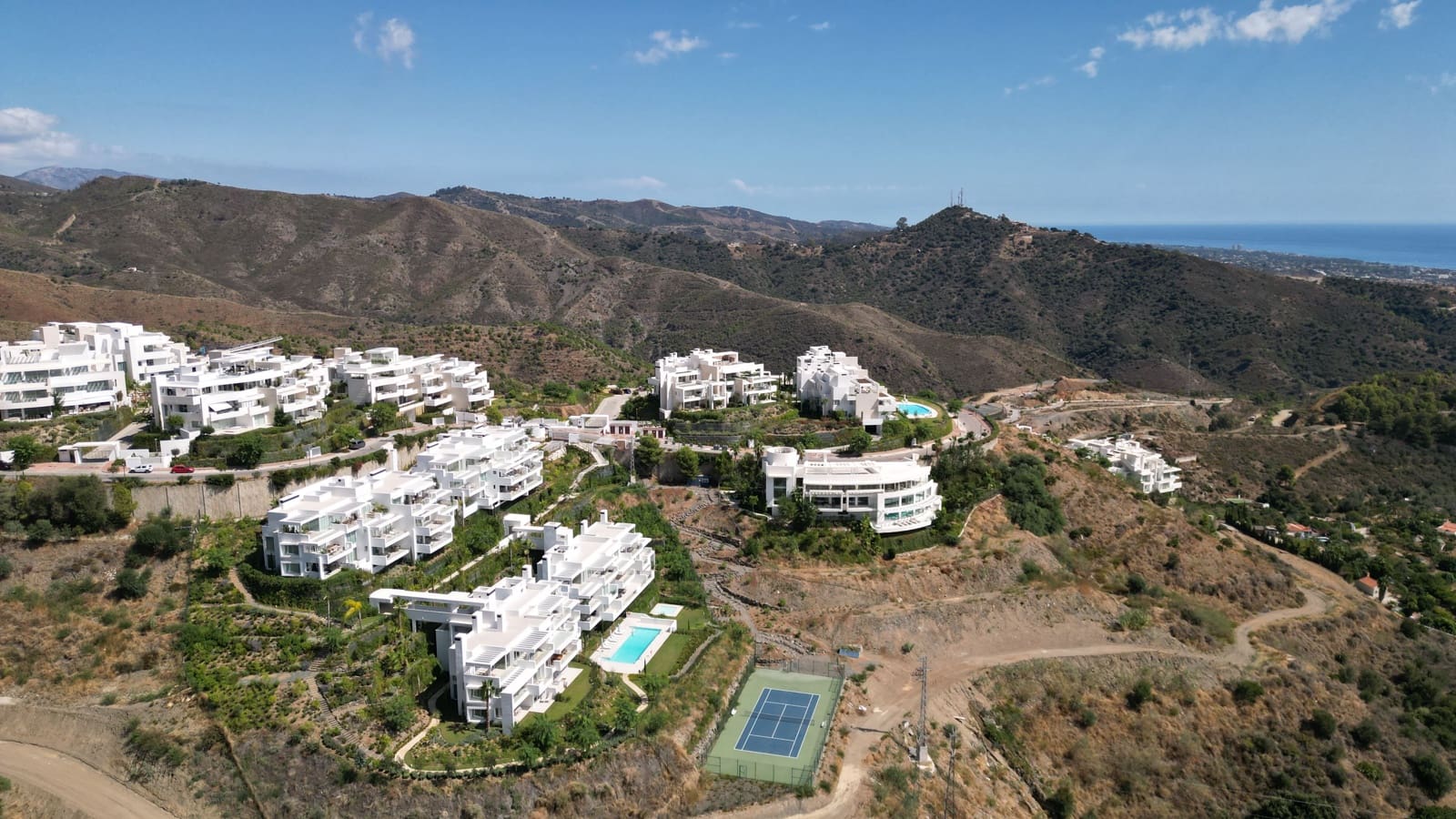 2 soveværelse Lejlighed til salg i Ojen med swimmingpool - € 719.000 (Ref: 9450465)