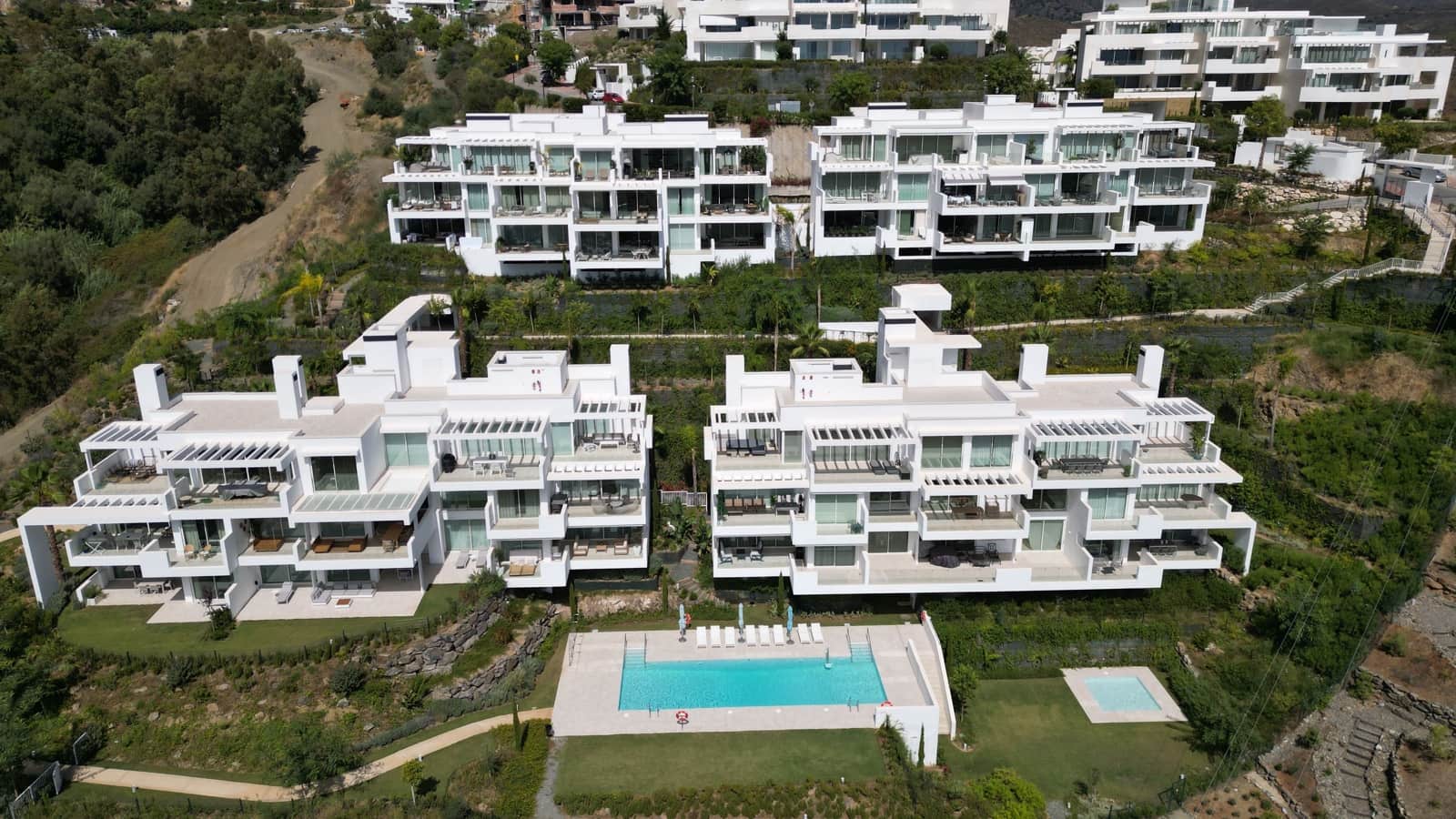 2 soveværelse Lejlighed til salg i Ojen med swimmingpool - € 719.000 (Ref: 9450465)