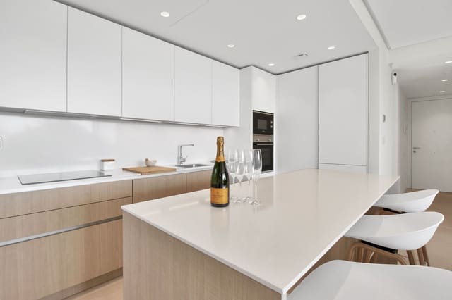 2 makuuhuone Huoneisto myytävänä paikassa Ojen mukana uima-altaan - 719 000 € (Ref: 9450465)