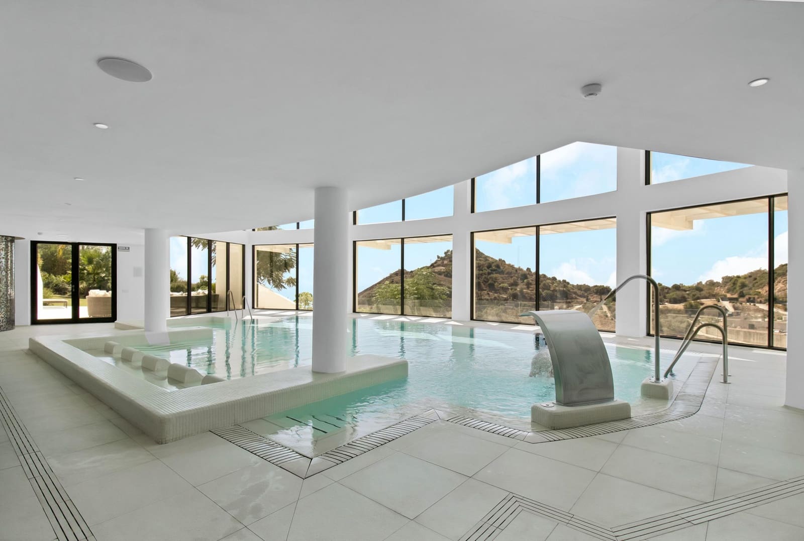 2 bedroom Apartment for sale in Ojen with pool - € 719,000 (Ref: 9450465)