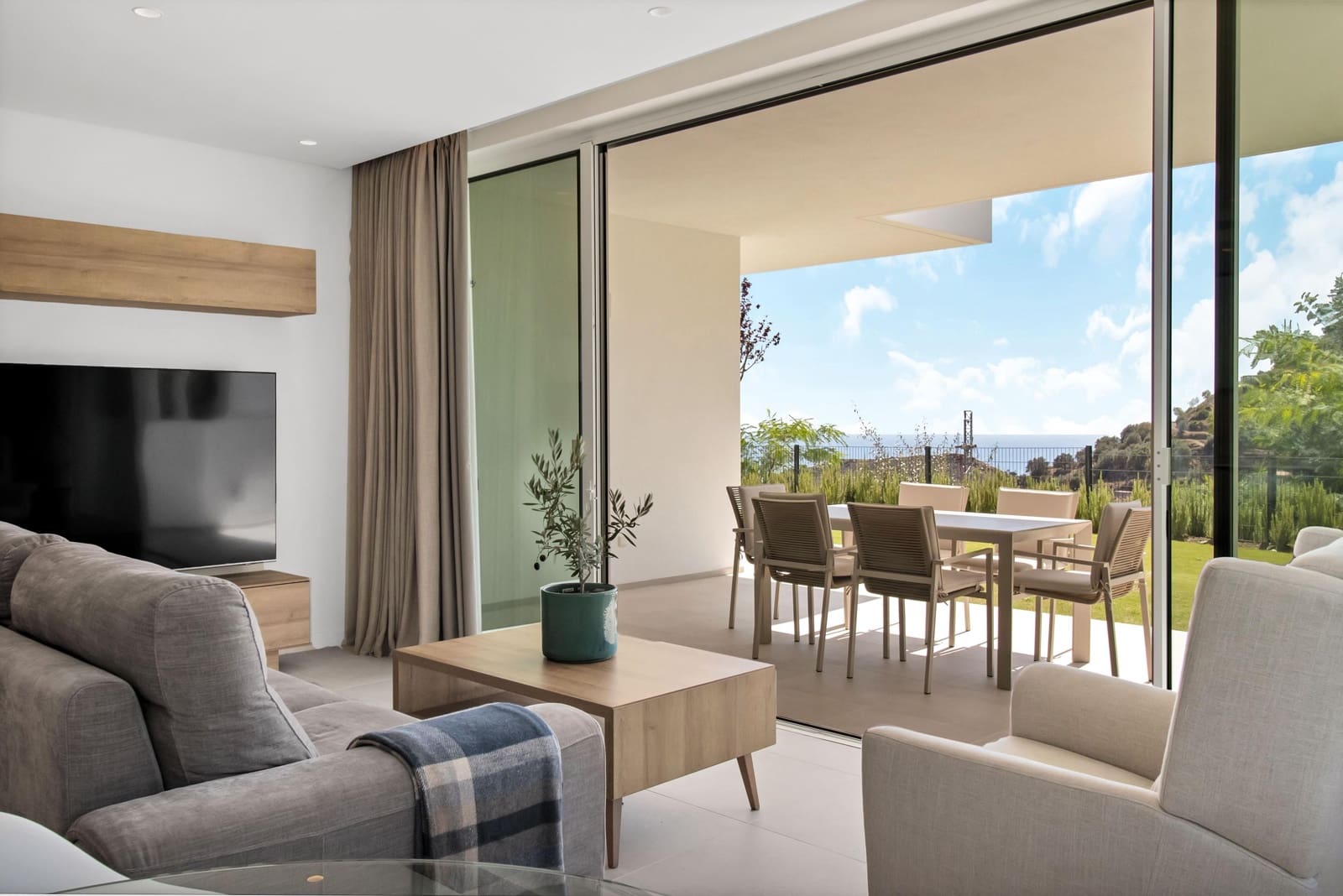 2 bedroom Apartment for sale in Ojen with pool - € 719,000 (Ref: 9450465)